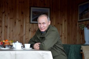 Путин. Везение с неба не падает...