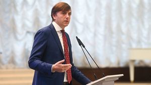 Кравцов призвал восстановить в правах уволенного за стихи Хармса педагога