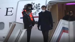 Макрон прилетел в Москву для проведения переговоров с Путиным