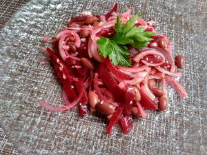 «Луковая свеколка» — невероятно простой, вкусный и недорогой салат от моей подруги-пенсионерки