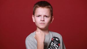 «Опасная дорожка»: психолог дала совет родителям, как реагировать на детскую агрессию
