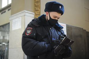 Мужчина украл оставленный без присмотра телефон на вокзале в Москве