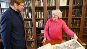 Первая публичная библиотека города хранит древние фолианты