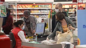 Эксперт рассказал, как продавцам и покупателям вести себя в случае ограбления магазина