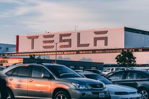 Tesla отзовет почти 30 тысяч электромобилей из-за проблем с обогревом стекла