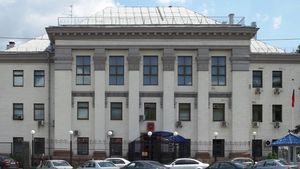 Посольство России на Украине объявило о работе в штатном режиме