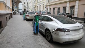 Более 60 зарядных станций для электромобилей появилось в «Яндекс.Заправках»