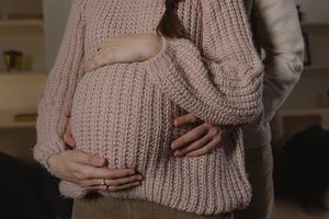 Врач рассказал, влияет ли «омикрон» на течение беременности