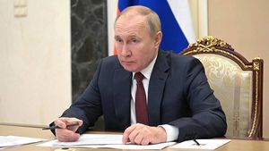 Путин поручил рассмотреть возможность объявить в РФ Десятилетие науки и технологий