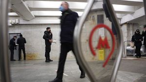 Пьяный мужчина попытался обокрасть пассажирку столичного метро