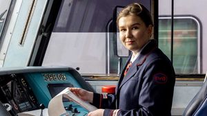 Первая женщина-машинист «РЖД» вышла в рейс в Москве