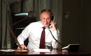 СМИ: Макрон проведет телефонные переговоры с Путиным