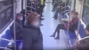 Мужчина похитил более 200 тысяч рублей у пассажирки столичного метрополитена. Видео