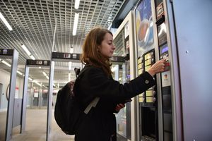 В московском метро установят 20 торговых аппаратов с сувенирами