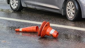 Водитель скончался после наезда на опору эстакады на Калужском шоссе в ТиНАО