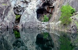 Видео: Какими глазами смотрит на наивных дайверов пещера Ходж — опасности погружения
