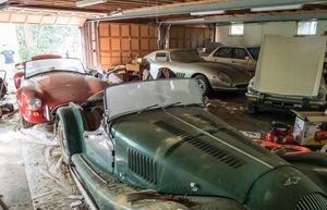В старом гараже нашли коллекцию классических спорткаров, о которых забыли на 30 лет