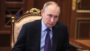Песков объяснил причину дистанции на встречах Путина с Лавровым и Шойгу