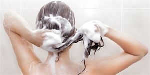 Чем мыть голову, чтобы волосы не жирнели: обзор ухаживающей косметики для волос
