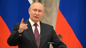 Путин принял к сведению обращение Госдумы о признании ДНР и ЛНР