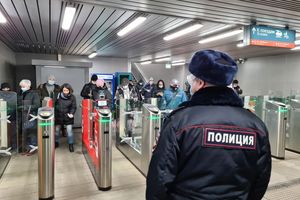 Двое мужчин напали на полицейских на станции «Тульская» московского метро
