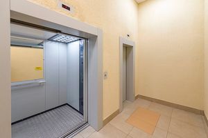 Более 280 лифтов в рамках программы капремонта заменят в ВАО