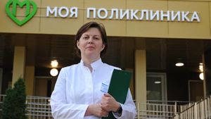 Столичные врачи направились в девять регионов России для помощи в борьбе с коронавирусом