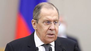 Лавров обвинил Запад в попытках внести разлад в отношения России и НАТО