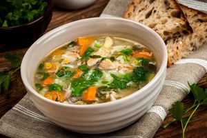 Как приготовить куриный суп быстро и вкусно: 3 простых рецепта