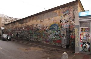 Стена Цоя на Арбате: когда стрит-арт становится настоящим памятником