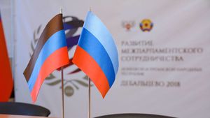 МИД РФ: Россия устанавливает дипотношения с ЛНР и ДНР с 22 февраля