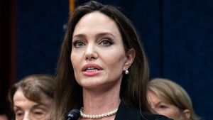 На фоне нового судебного скандала: Анджелина Джоли покинула Калифорнию