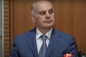 Президент Абхазии подписал указы о признании ДНР и ЛНР