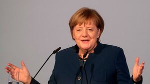 У семи нянек дитя без глазу: у Ангелы Меркель стащили кошелек под носом у телохранителей