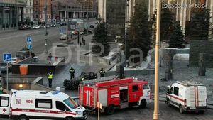 Автомобиль перевернулся на внутренней стороне Садового кольца в Москве