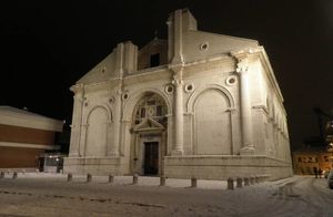 Темпио Малатестиано: итальянский храм, который хранит историю любви