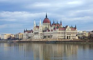 Волшебный замок: венгерский парламент, сравнимый разве что с Вестминстерским дворцом