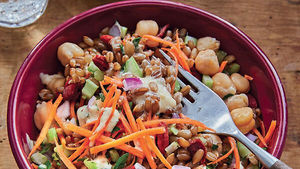Салат из нута и овощей с ржаной крупой: рецепт блюда для похудения