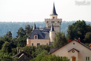 Риэлторы оценили стоимость замка покинувшей Россию Пугачевой