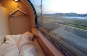 Видео: Почему поездка в японском спальном поезде — это отдельный вид  досуга