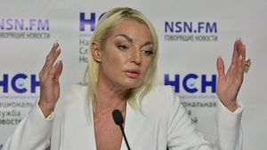 Показала голую грудь: возмутительное поведение Волочковой попало на видео