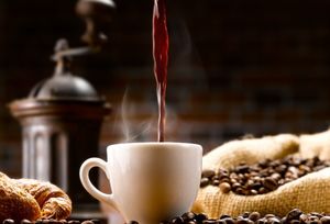 Зачем добавлять активированный уголь в кофе: интересное сочетание