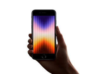 Apple показали новый iPhone SE (2022). Какие у него характеристики и цена?