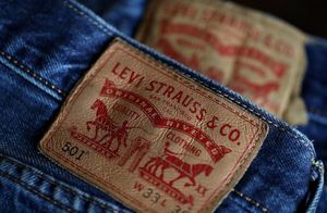Зачем сзади на джинсах уже более ста лет висит кожаная этикетка