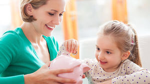 Как не вырастить транжиру: учим ребенка бережно относиться к деньгам