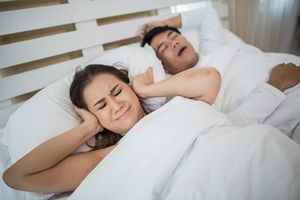 Как быстро уснуть, если рядом храпит муж