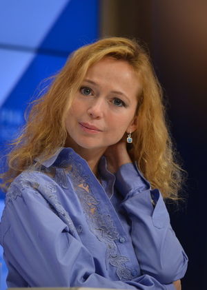 Елена Захарова раскрыла зарплату в театре