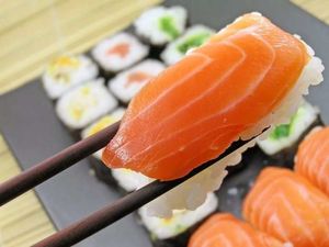 7 простых лайфхаков, чтобы проверить свежесть суши в ресторане
