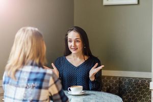 Женская дружба: о чём категорически нельзя рассказывать подруге