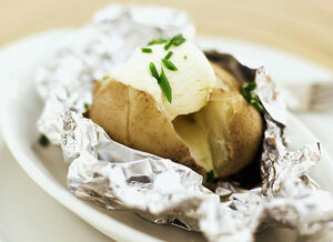 Для пикника: картошка на костре с ароматным маслом